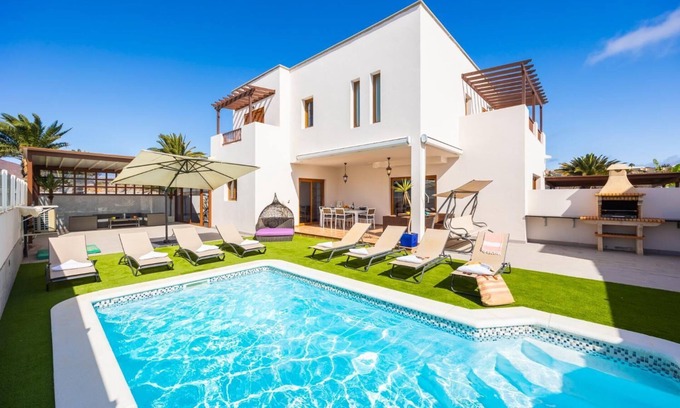 Costa Teguise Villa | Las Caletas - Cuatro Habitaciones Villa, Capacidad 8