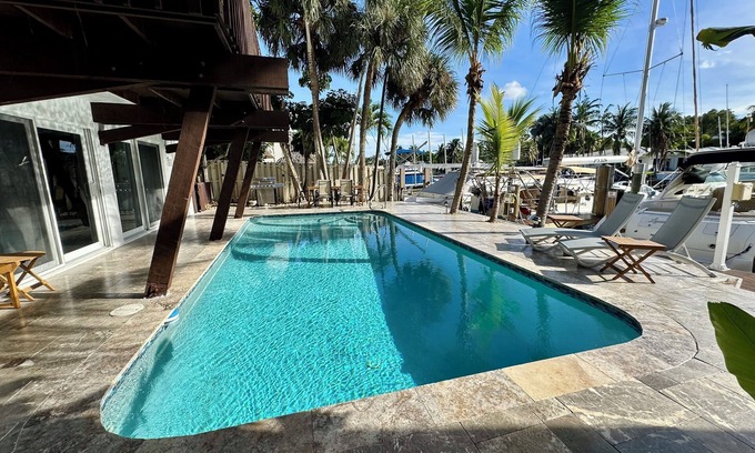 Hendricks and Venice Isles Casa | Coastal Escape-Great Location-Pool