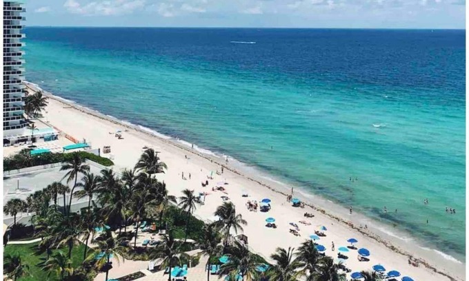 Colee Hammock Casa | Las Olas Modern Masterpiece/walk to the beach