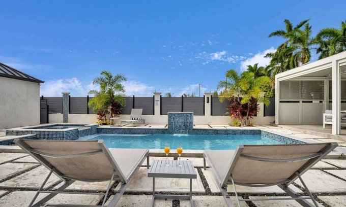 Priory Villa | Las Olas Ocho Rios Villa Pool, Jacuzzi, & Chef