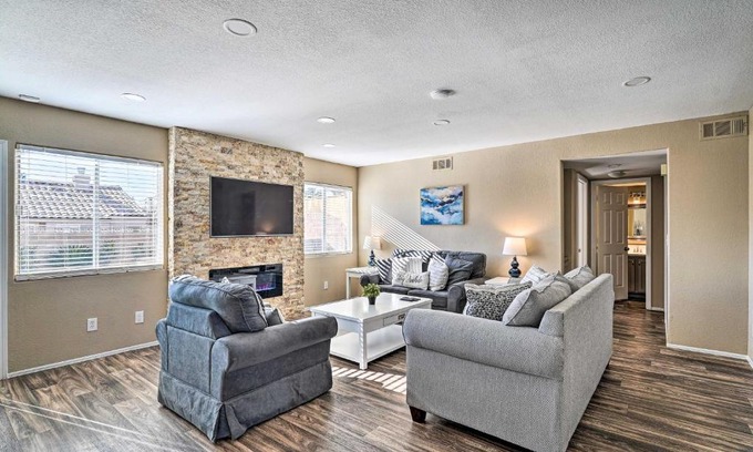 Paradise Casa | Las Vegas Getaway about 8 Mi to Las Vegas Strip!