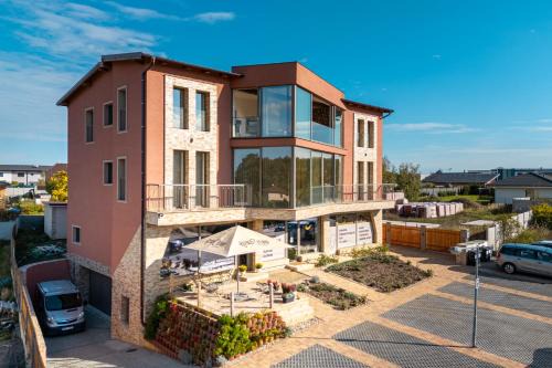 Horousany Apartamento | LASKARA Garden Apartment by Prague Forest