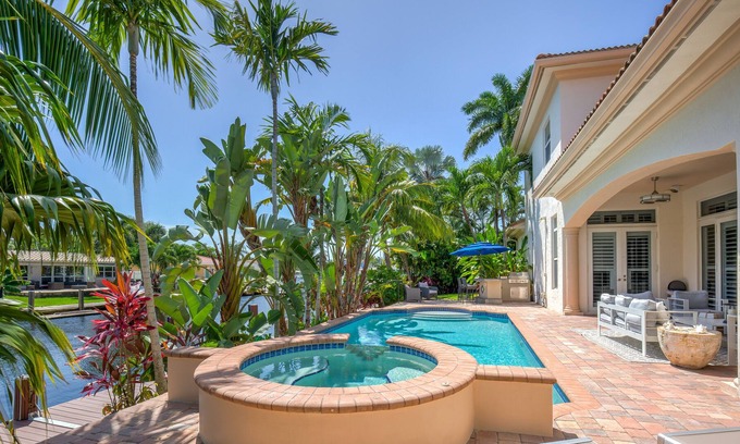 Lauderdale Harbours Casa | Last Min Discounts! Waterfront Mansion, Nightlife and Beach Mins away!