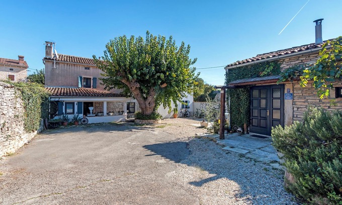 Svetvincenat Casa | ÚLTIMO MINUTO (31. 08.-14. 09) Casa de vacaciones única con piscina privada y jardín.