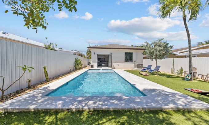 West Park Casa | Oasis Residence-Pool-Grill- Turf-Mins2Airport, Beach, HardRock