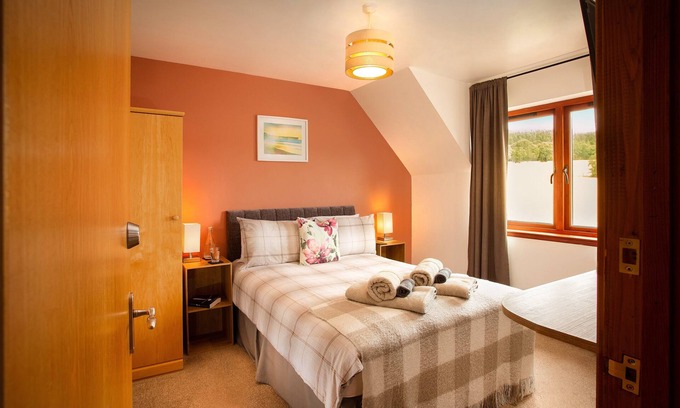 Alness Casa | Last-Minute | Double Room, Field Views + Parking