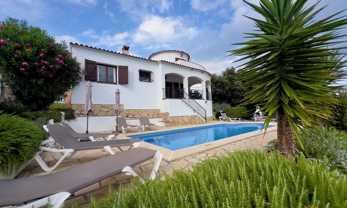 Calonge Villa | Estilo catalán chalets con piscina y vistas al mar