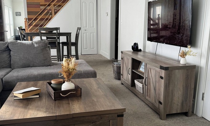 Oshkosh Casa | Late Summer Retreat Firepit Lake Downtown!