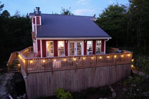 Beech Mountain Chalet De Esquí | Late Summer Specials - Hiking Trails - Walk 2 Fred's Deli
