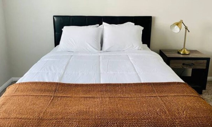 Pearland Apartamento | Latte ~ New Cozy 2 Bedroom Steps Away From Shopping!