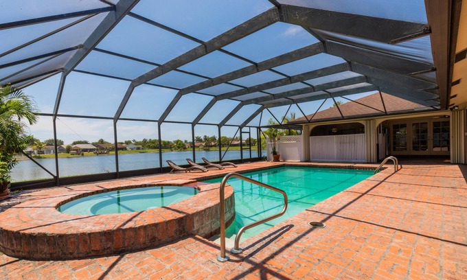 Lauderhill Casa | Lauderhill Waterfront 5BR Home with Private Pool! This is Paradise! NEW