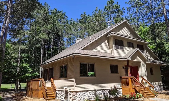 Thompsonville Casa | Laughing Moose Lodge: Premier Large Group Crystal Mountain Resort Golf/Ski