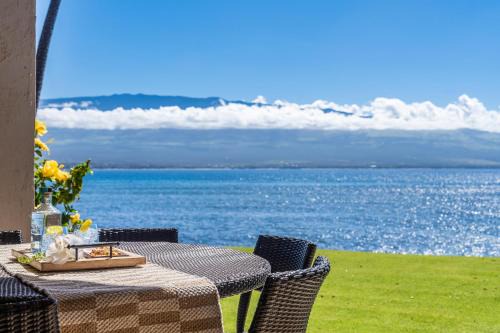 Wailuku Casa | Lauloa 105 · LOA 105 2BD OceanFront Getaway w AC Pool