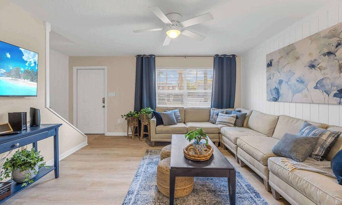 Cape Caneveral Beach Gardens Casa | Launch & Lounge: Cozy Cape Canaveral Beach Townhome Near Surf & Space!