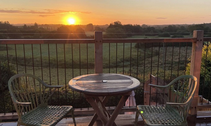 Wisborough Green Casa | Laundry Barn-your rural retreat. Unique detached barn in southern England.
