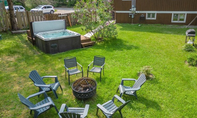 Val David Apartamento | LAURA – Rustic Retreat with 4-Season Spa Val David