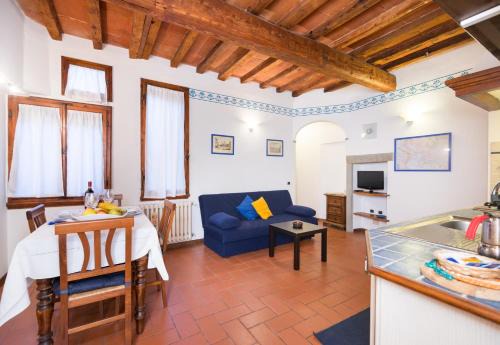 Sant' Ambrogio Apartamento | Laura Holiday House