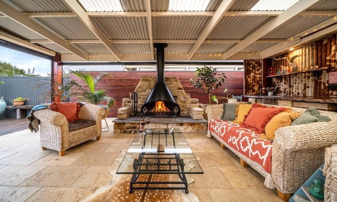 McLaren Vale Casa | Laurant's Cottage ~ McLaren Vale entertainer