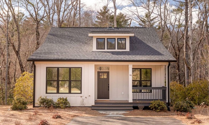 Cashiers Casa | Laurel Bloom Cottage (short walk to waterfall!)
