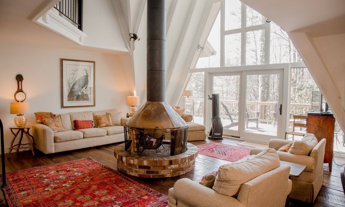 Lake Sequoyah Casa | Laurel Cottage- Close to Downtown Charming A-Frame Retreat