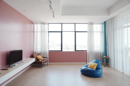 Nairobi Upper Hill Apartamento | Laurel Hill Suites CBD 2BR Apt, Spacious Balcony