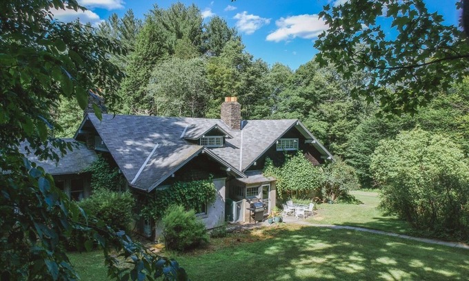 Roscoe Cabina | Laurel Lodge: Old World Catskill Charm near Livingston Manor