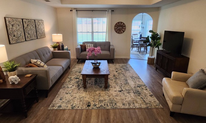 Thomasville Casa | Lauren's Retreat located less than 3 miles to downtown Thomasville.
