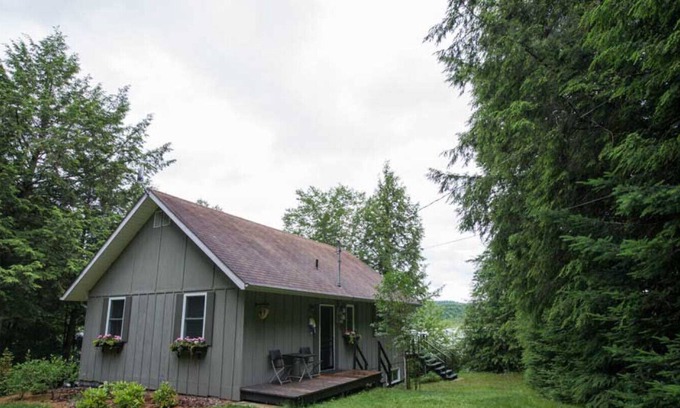 Harrington Cabaña | Laurentian Lakeside Cottages 49, 3-season, 3-bedroom, 1.5 bath cottage sleeps 6