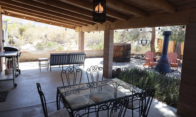 Joshua Tree Casa | Casa de lava - Mid-Century Modern! Cerca de parque, estéreo impresionante y Registros.