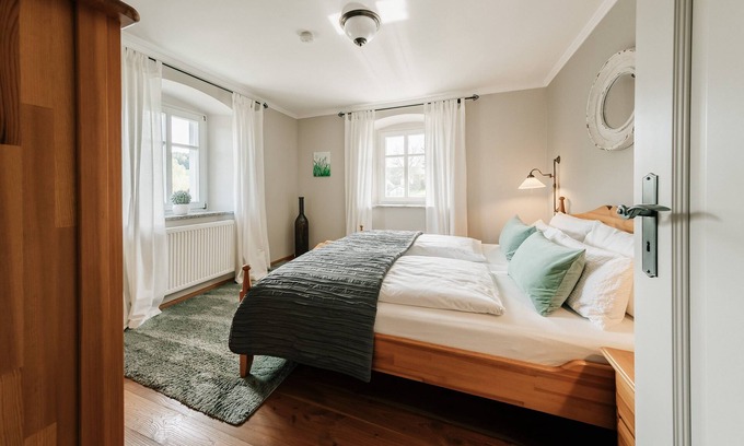 Neualbenreuth Apartamento | Apartamento de lavanda con cocina de peluche.