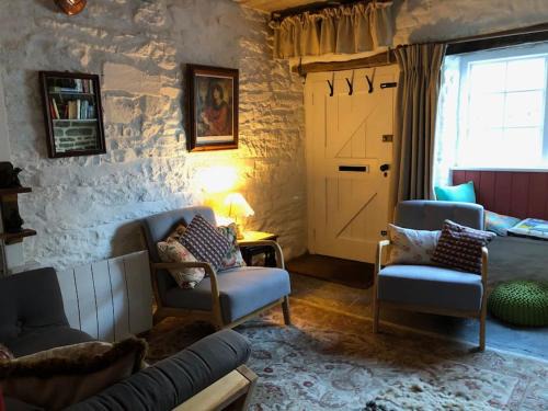 Clun Casa | Lavender Cottage, 3 School Road, Clun, Shropshire