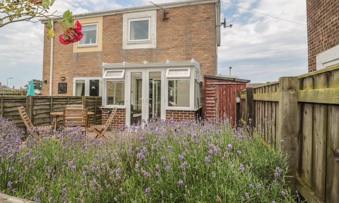 Beadnell Cabaña | Lavender Cottage