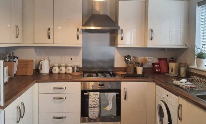 Norwich Casa | LAVENDER HOUSE, 3 BEDROOM HOUSE, PRIVATE PARKING
