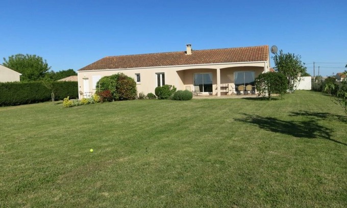Etaules Casa | Lavender Lodge, tiene capacidad para 6 personas,