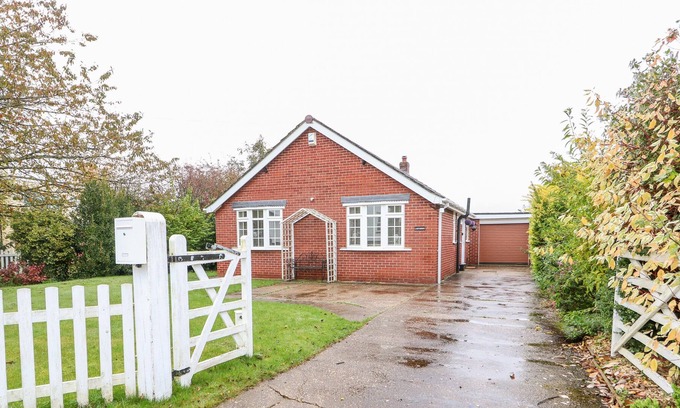 Louth Cabaña | LAVENDERS, family friendly, country holiday cottage in Louth