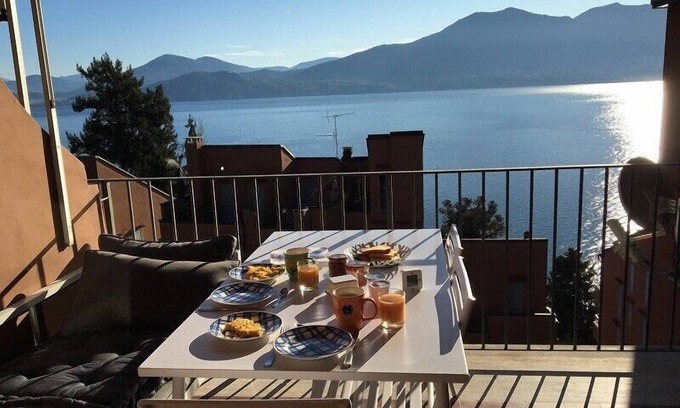 Gonte Apartamento | Lavinia apartment in Oggebbio with lake view