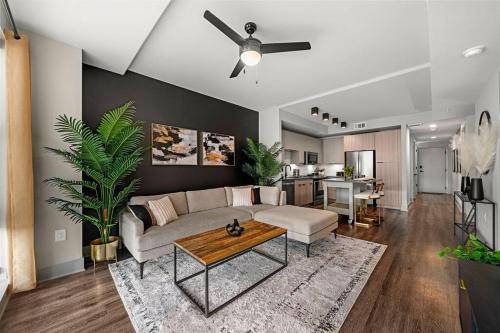 North Buckhead Apartamento | Lavish 2BD/2BA Luxury Retreat w/ Premium Amenities