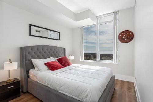 Downtown Mississauga Apartamento | Lavish 2BR 2Bath Condo Steps to Square One Mall
