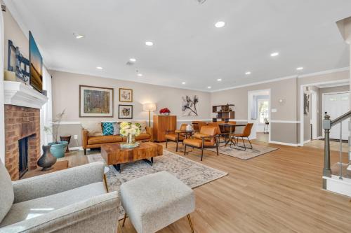 Marietta Casa | Lavish Abode! Newly Renovated and Decorated!