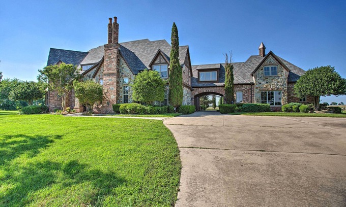Weston Casa | Lavish Celina Home w/ Patio & Game Room!