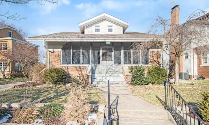 Mishawaka Casa | Lavish River Front Home 1 Mile From Notre Dame