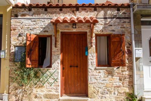 Lavreotiki Apartamento | Lavrio stone house 5 min from the centre/port