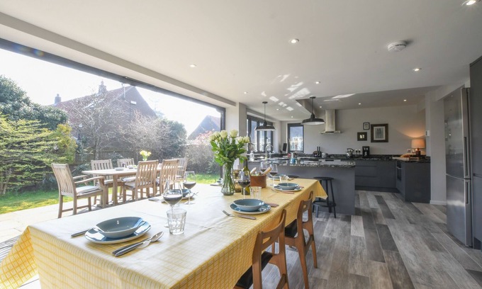 Walberswick Cabaña | LAVVANDE, WALBERSWICK, pet friendly, with open fire in Walberswick