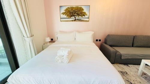 International City Apartamento | Lawnz Luxury furnished studio with Balcony Swimming Pool Gym Kids play ground