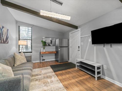 Lawrenceville Apartamento | Lawrenceville Central !3 Large and Spacious One Bedroom Apartment with Free Street Parking