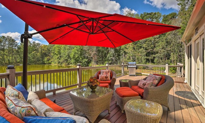 Lawrenceville Casa | Lawrenceville Gem with Boat Dock on Private Lake!