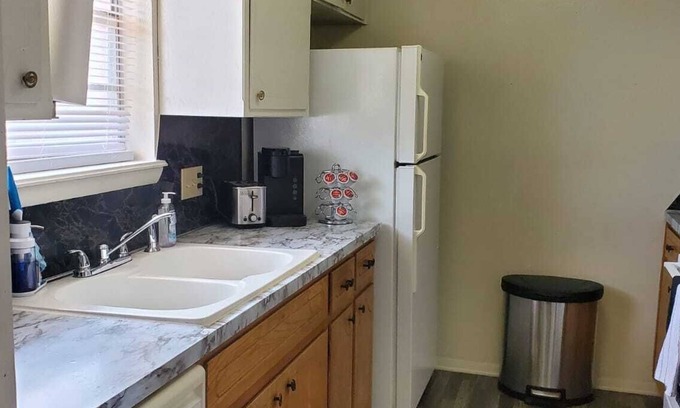 Lawton Casa | Lawton Landing 2-bedroom house with AC, WiFi near FortSill