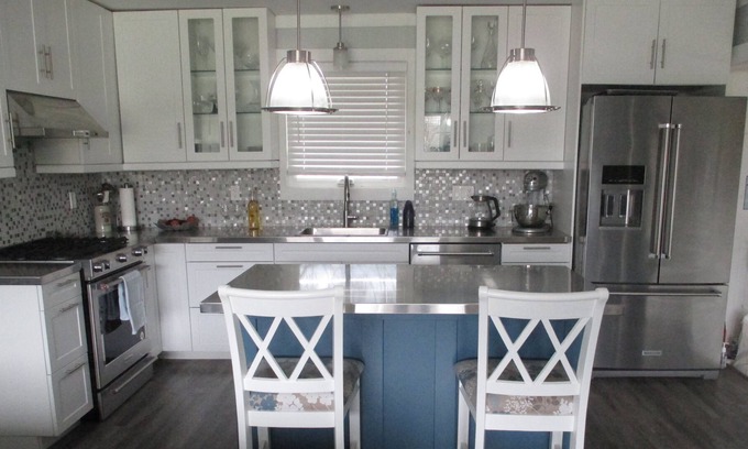 Lambton Shores Cabina | Layzee Waves Cottage on the Ausable River