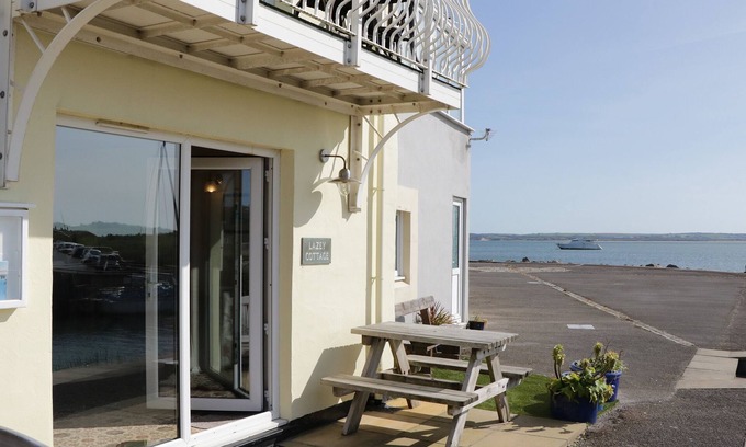 Haverigg Cabaña | LAZEY COTTAGE, pet friendly, country holiday cottage in Haverigg