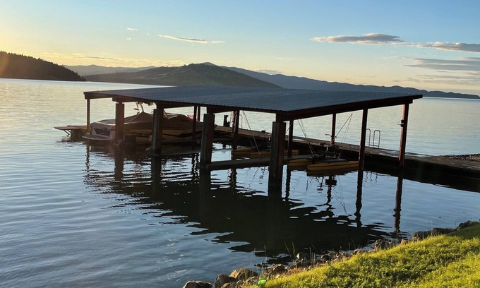 Polson Casa | Lazy B Lake House & Cabin on Flathead Lake, Waterfront with Tennis Court